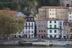 First-Timer’s Guide to Getting Around Porto: Airport, Metro &amp; Andante Card
