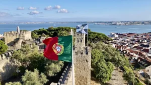 Cash vs. Card in Portugal: The Ultimate Payment Showdown for Travelers