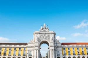 Asking for Directions in Portugal: Your Go-To Portuguese Guide