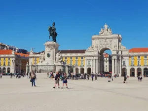 Beyond ‘Olá’: Portuguese Greetings and Goodbyes for Travelers