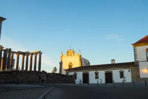 Evora Nightlife Guide: Best Bars, Clubs, and Live Music Spots