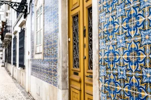 How to Order Food in Portugal: Restaurant Phrases &amp; Etiquette