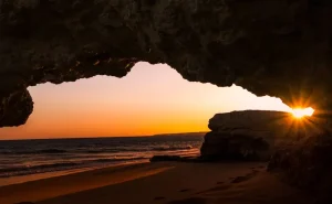 The Ultimate Guide to Algarve Nightlife: Bars, Clubs &amp; Live Music