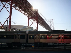 Bolt vs. Uber in Portugal: Which Ride-Sharing App is Best for Travelers?