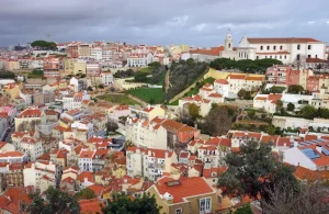 Getting Around Lisbon: Public Transport, Taxis &amp; Walking Tips