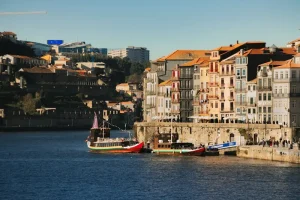 The Portugal Tipping Guide: Restaurants, Taxis, Hotels &amp; More
