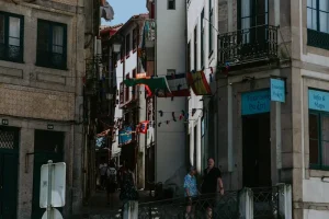 Decoding the Bica: Essential Portuguese Coffee Terms for Your Trip
