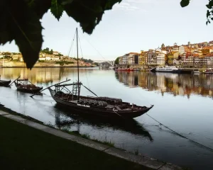 How to Greet in Portugal: Mastering Local Customs and Phrases