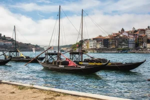The Ultimate Guide to Portuguese Vowels and Consonants for Tourists