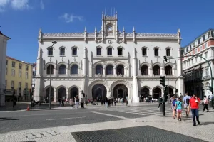 Basic Portuguese Phrases for Travelers: Essential Words &amp; Greetings
