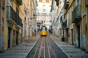 Booking Bolt &amp; Uber in Portugal: Safety Tips &amp; Price Comparisons