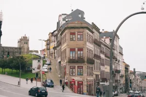 Digital Nomad Visa vs. D7 Visa Portugal: Which is Right for You?