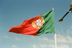 Cash or Card in Portugal? The Definitive Answer for Modern Travelers